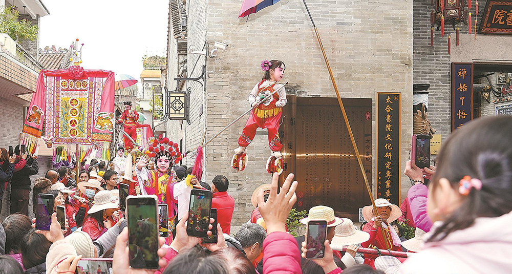 沙灣飄色巡游來了 非遺“活態”演繹嶺南風情